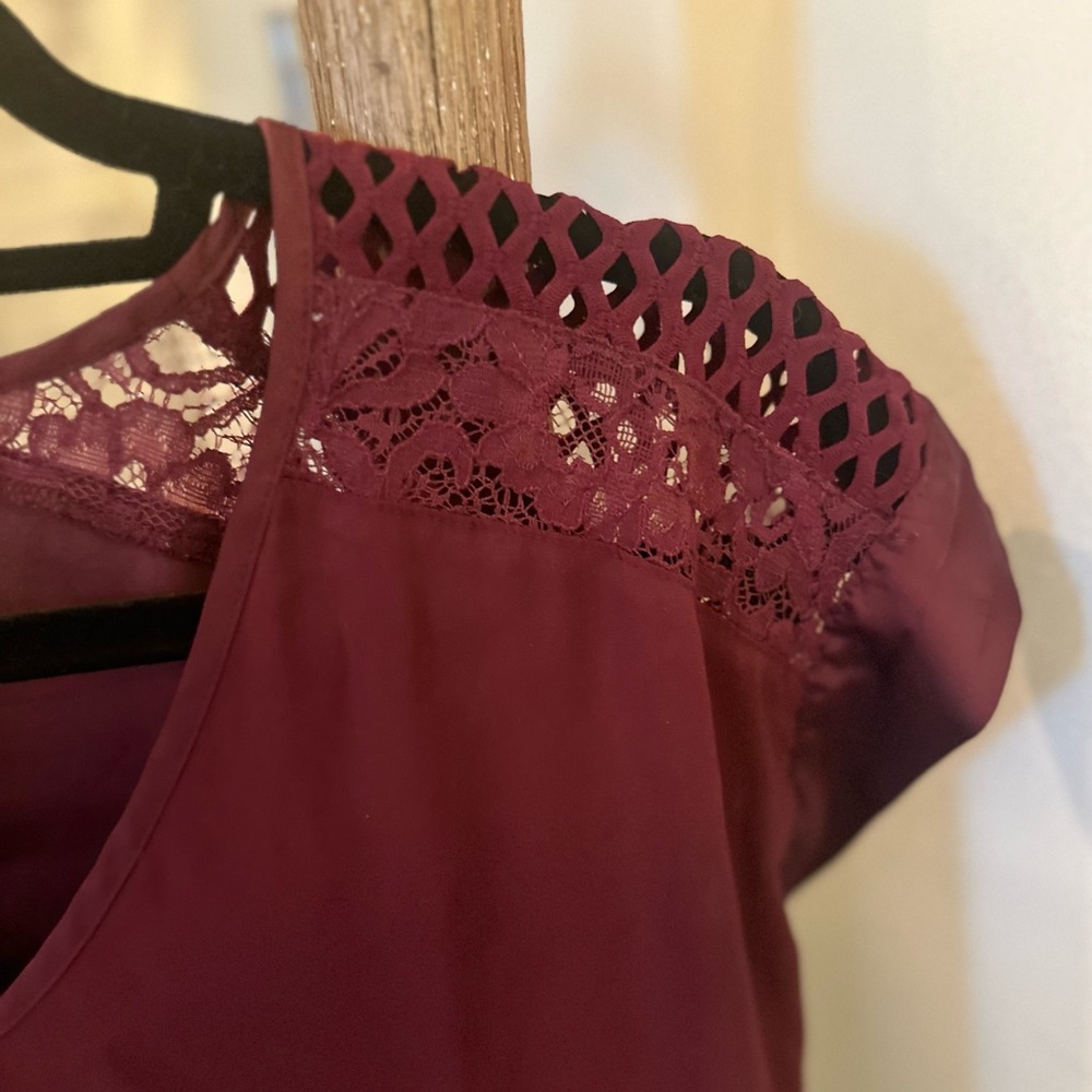 Maroon silk short sleeve blouse with lace detail - Picture 4 of 7